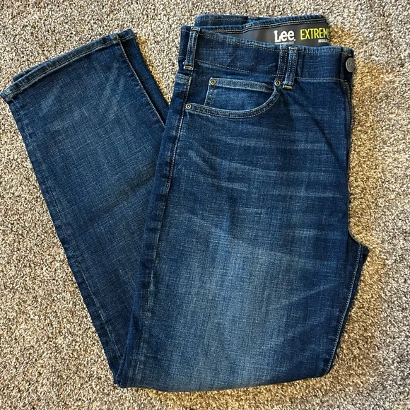 Mens Lee Extreme Motion MVP, Regular Fit Straight Leg, EUC, Dark Wash - Picture 5 of 13